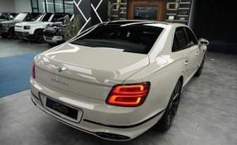 A picture of Bentley continental flying spur 2023 model hybrid Zero Km brand