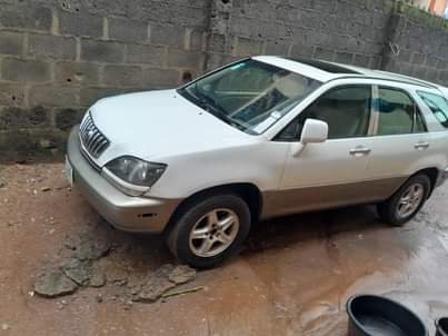 A picture of Lexus RX300