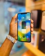 A picture of Iphone Xs max GB64