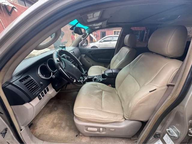 A picture of Toyota 4runner pure first body v8 08039538695