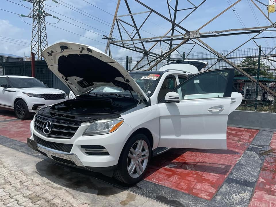 A picture of MERCEDES BENZ ML350