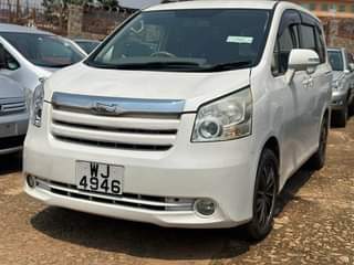 A picture of Toyota Noah
