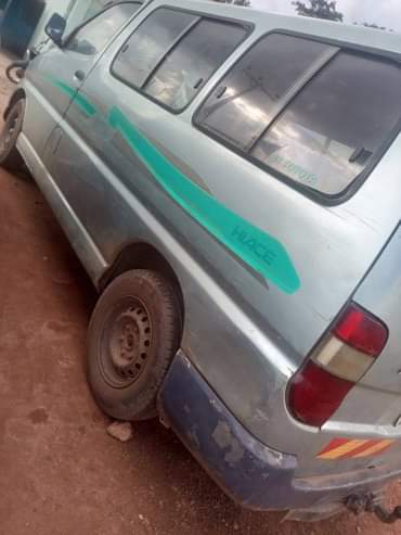 A picture of Toyota HIACE bus manual transmission untouched engine and gear with