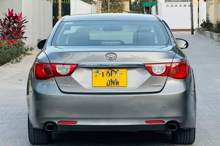 A picture of Toyota mark x