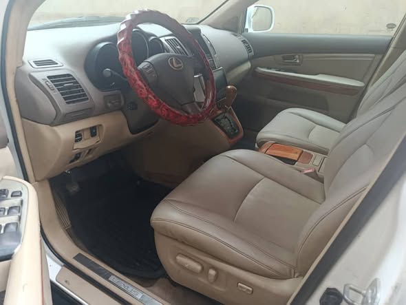 A picture of Lexus rx 330 2005 Tokunbo Standard awoof