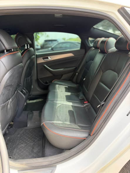 A picture of An extremely clean used full option Hyundai sonata 2 0T