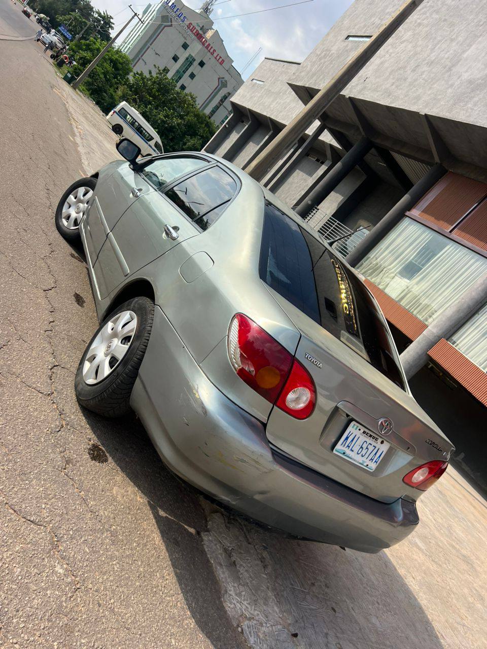 A picture of Toyota Corolla 04