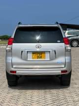 A picture of Toyota Landcruiser Prado 2013