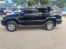 A picture of 2007 toyota prado