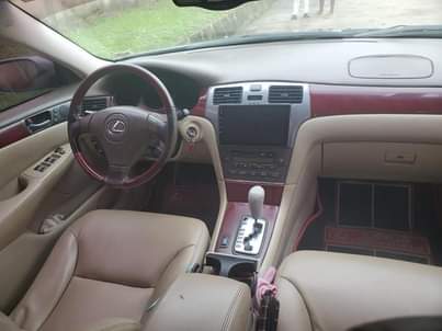 A picture of Registered Lexus Es330 Engine gear and AC Android screen First
