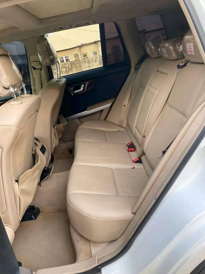 A picture of 2010 GLK 350 model