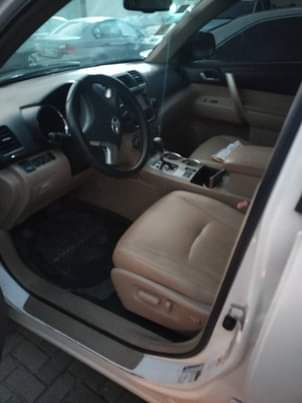A picture of Toyota Highlander 2013 sound engine chilling ac