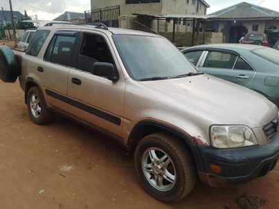 A picture of  first body Honda crv 1999 model