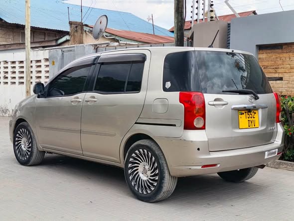 A picture of TOYOTA RAUM 0767058883