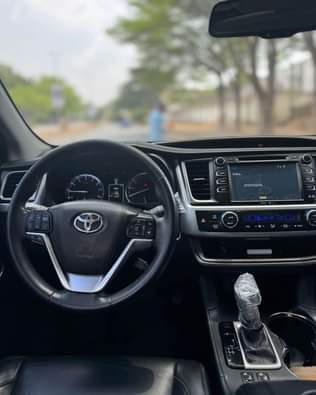 A picture of FOREIGN USED TOYOTA HIGHLANDER 2015 XLE WITH DUTY