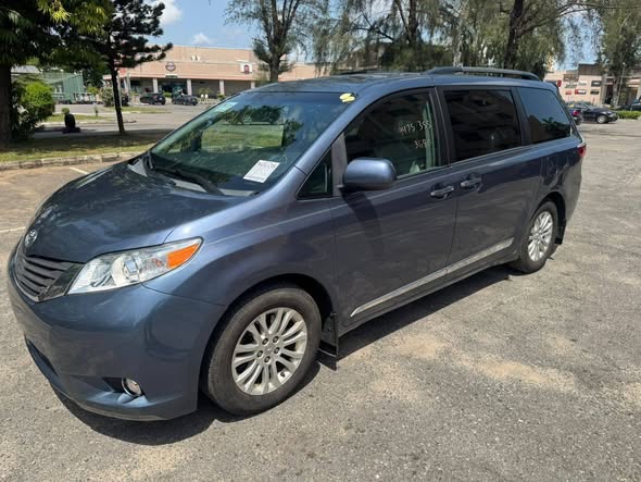 A picture of 2015 Toyota sienna tokumbo XLE Price 20m Location Amuwo odofin