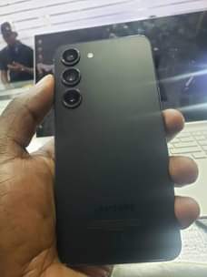 A picture of 0755656909 0789505707