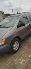 A picture of Toyota sienna 2001