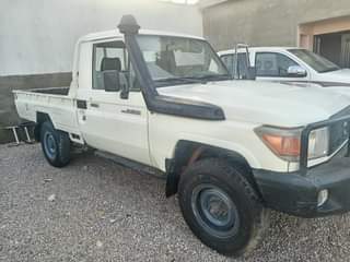 A picture of Urgently need this land cruiser truck sure deal 10units Nigerian