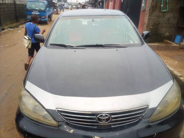 A picture of 04 toyota camry