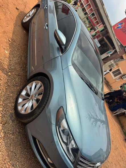 A picture of Volkswagen Passat 2013