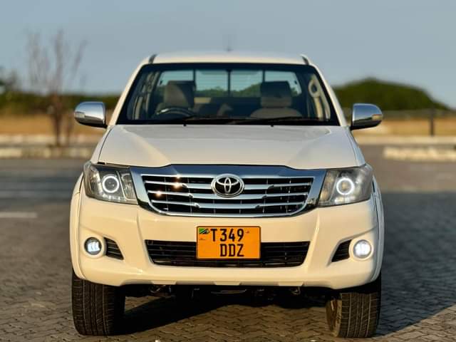 A picture of TOYOTA PICK UP DOUBLE CABIN BEI 50M