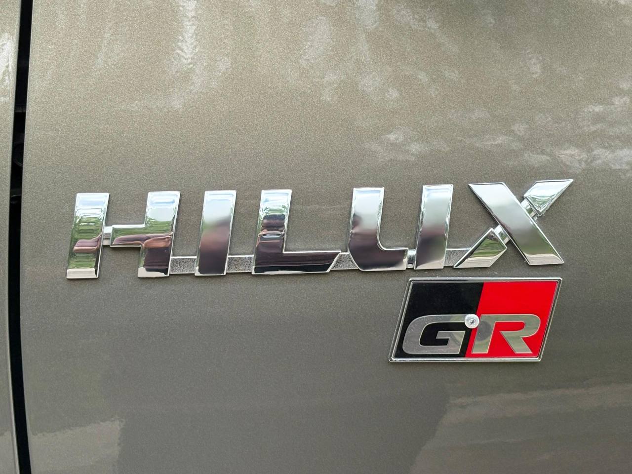 A picture of  TOYOTA HILUX DOUBLE CABIN GR Bei price 133 000