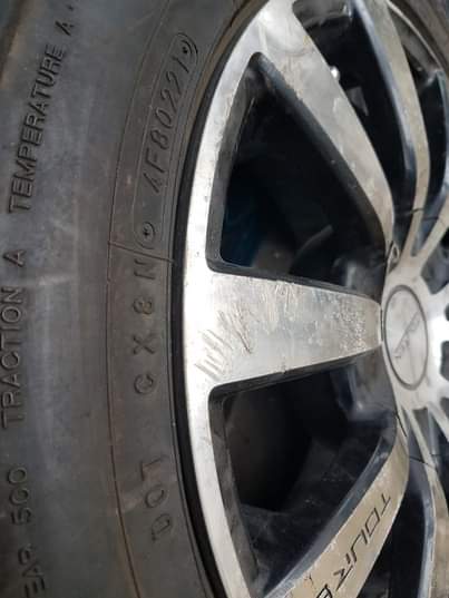 A picture of Tokubor Tyre with Alloy RIM for sale Tyre 15R