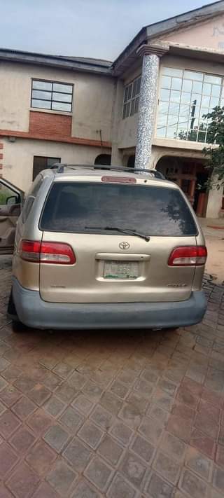 A picture of TOYOTA SIENNA