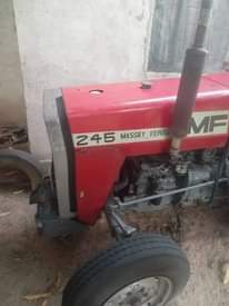 A picture of 2002 MASSEY FERGUSON Massey Ferguson 245