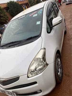 A picture of Toyota Ractis 2010