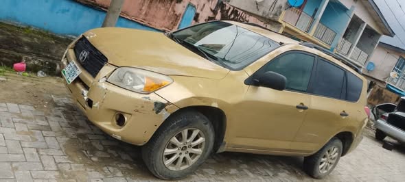 A picture of Destress Toyota Rav4 2008 first body Bad engine gear a