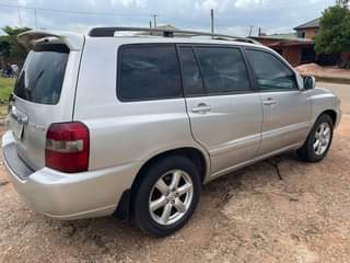 A picture of Neatly Used Highlander 06