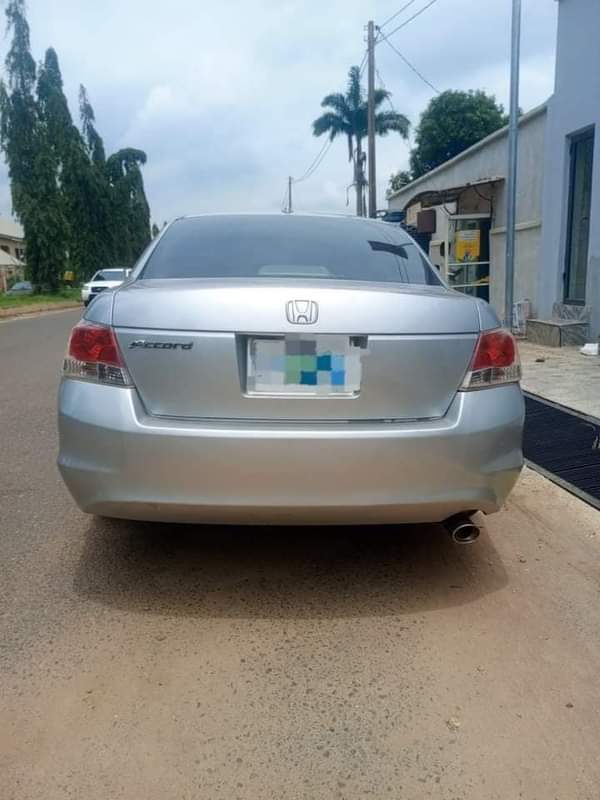 A picture of Belgium standard Honda Accord 09 model first body untempered engine
