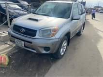 A picture of Extremely clean 2004 Toyota RAV4 Engine and gear sound Ac