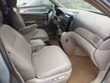 A picture of 06 TOYOTA SIENNA