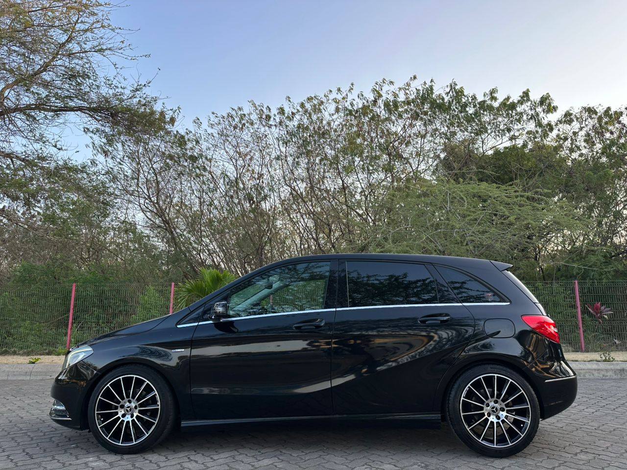 A picture of  BEI PRICE 31.8M Contact Mercedes Benz B Class Year