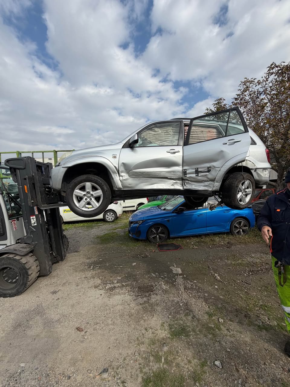A picture of 2005 Toyota rav4