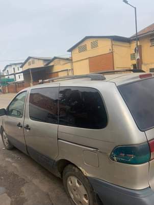 A picture of 2002 Toyota Sienna