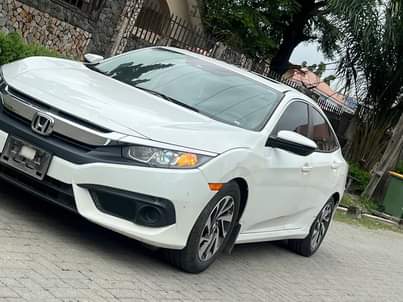 A picture of Few months registered 2016 Honda civic pure first body Fullest