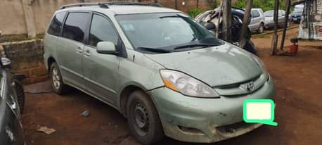 A picture of 2008 toyota sienna
