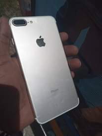 A picture of Iphone 7 njoo na ofa yako tufanye biashara