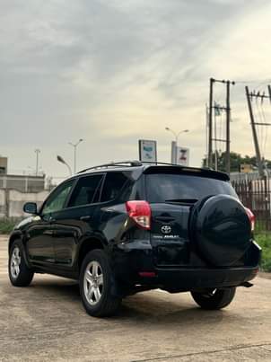 A picture of 2006 Toyota RAV 4