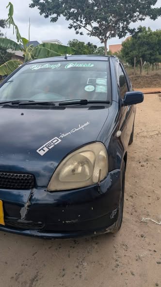 A picture of TOYOTA VITZ OLD