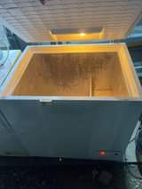 A picture of Freezer lita 150 imenyooka haina kipengere bei ni 380000 Pigaaa