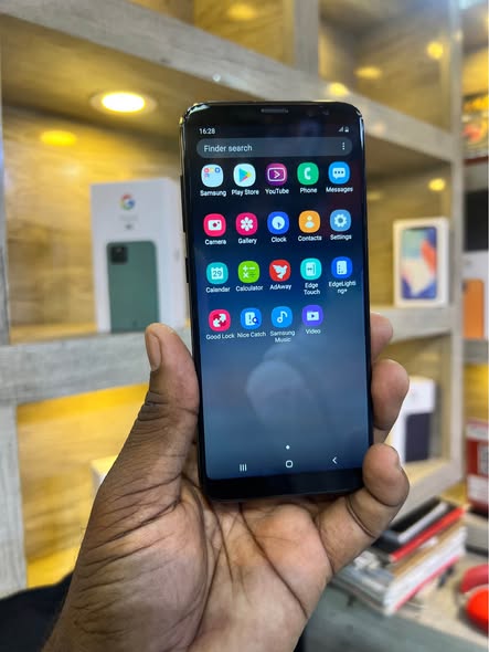 A picture of Samsung S8 Plain Storage 128GB Price 155 000 K Koo