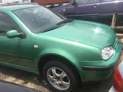 A picture of Volkswagen golf YEAR MODEL 2002 TRANSMISSION Automatic CONDITION Buy And
