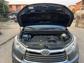 A picture of 2014 Toyota Highlander clean sound registered unused first body paint