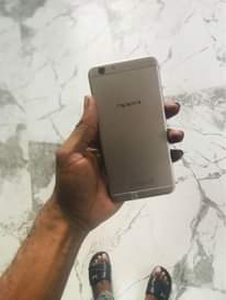 A picture of Oppo F1s 64gb storage. Ram 4gb Bei 100 000. Used