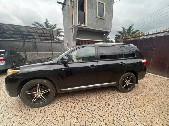 A picture of 2010 Toyota Highlander upgraded to 2012